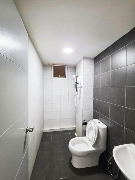Kondominium untuk Disewa di Fairview Residence - Jerry Tan - Bathroom - PropertyGuru.com.my
