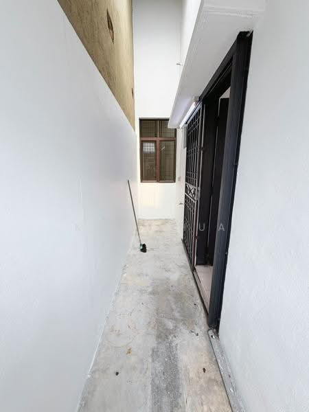 1-storey Terraced House for Sale in Taman Daya (Johor Bahru) - Kexin Hua - Corridor - PropertyGuru.com.my