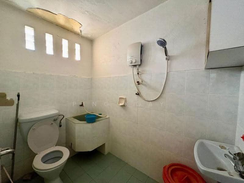 Rumah Berkembar untuk Dijual di Jelutong (Penang) - Ping Koay - Bathroom - PropertyGuru.com.my