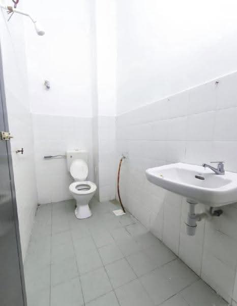 2-storey Terraced House for Sale in Bandar Springhill (Jimah) - TF Lee - Bathroom - PropertyGuru.com.my