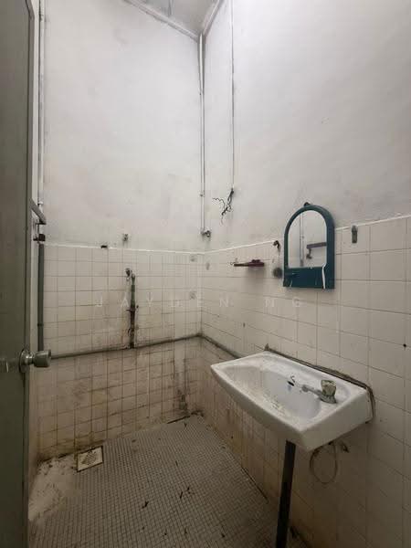 1-storey Terraced House for Sale in Taman Johor Jaya (Johor Bahru) - Jayden Ng - Bathroom - PropertyGuru.com.my