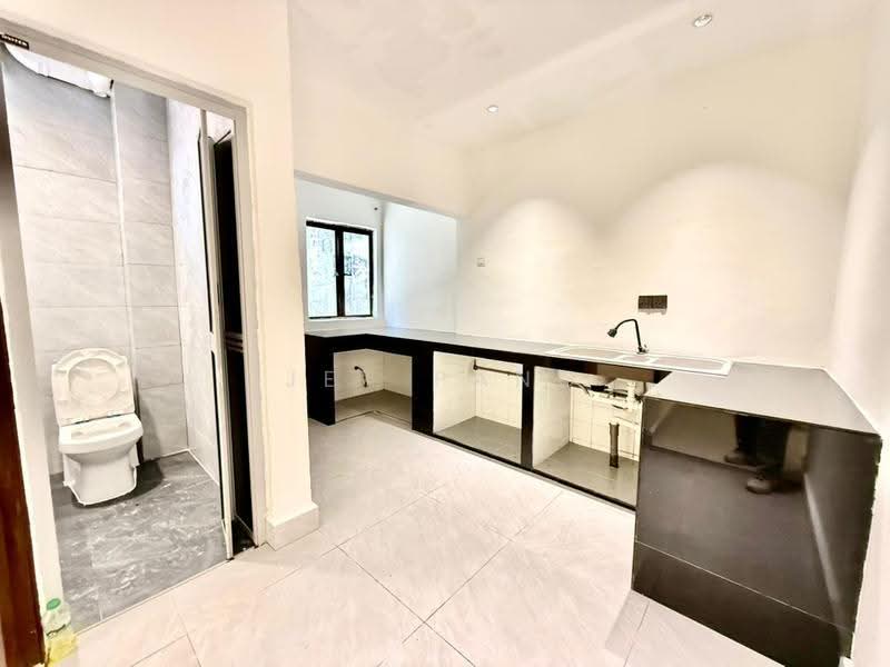 Rumah Teres 2-Tingkat untuk Dijual di Permas Jaya (Johor Bahru) - Jet Pang - Kitchen - PropertyGuru.com.my