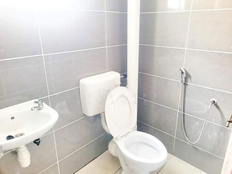 Pangsapuri untuk Dijual di Golden Villa - YOUGESWARAN RAMADAS - Bathroom - PropertyGuru.com.my