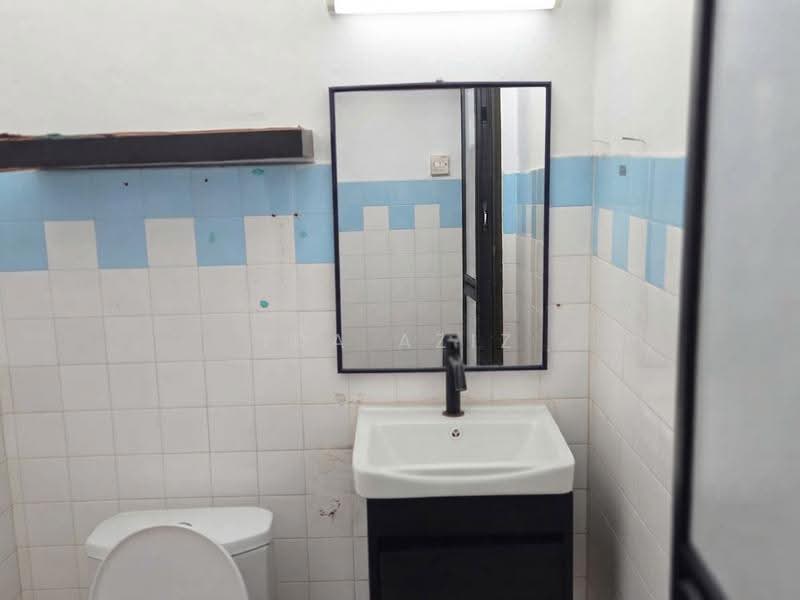 Shop / Office for Rent in Taman Molek (Johor Bahru) - Ida Aziz - Bathroom - PropertyGuru.com.my