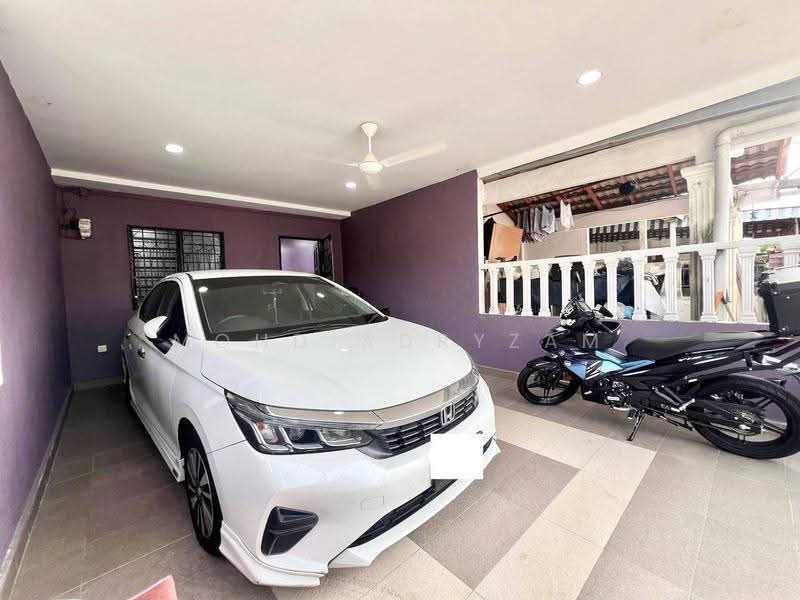 2-storey Terraced House for Sale in Seksyen 17 (Shah Alam) - Mohd Adryzam - Car Park - PropertyGuru.com.my