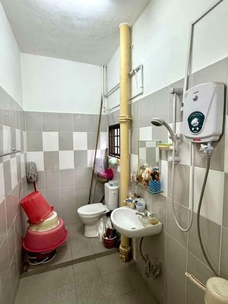 Rumah Teres 2-Tingkat untuk Dijual di Jelutong (Penang) - Ping Koay - Bathroom - PropertyGuru.com.my