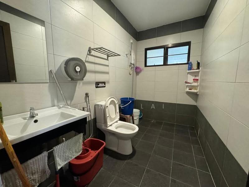 Bungalow House untuk Dijual di Jalan Raja Dihilir (Ipoh) - Jamie Lai - Bathroom - PropertyGuru.com.my