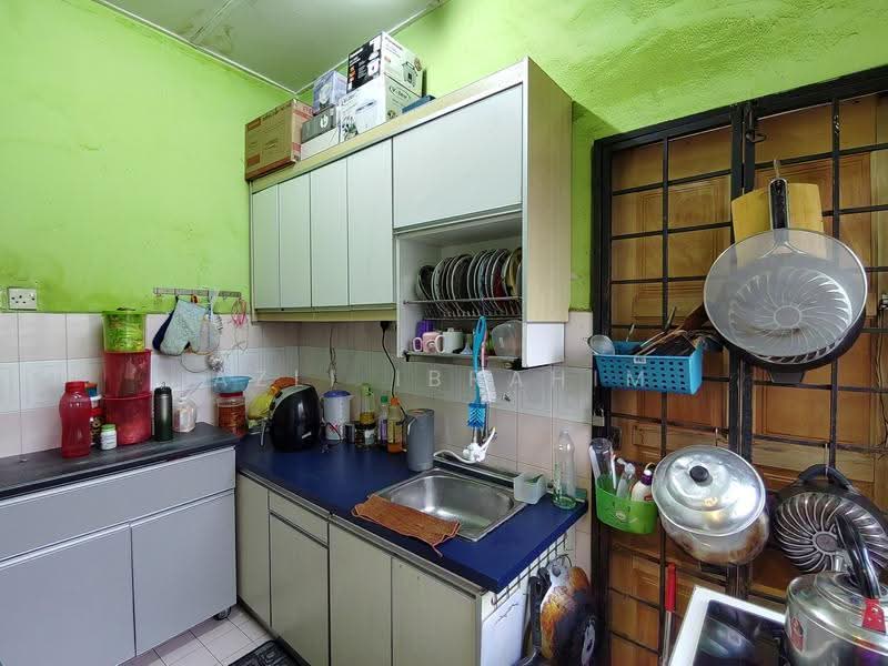 1-storey Terraced House for Sale in Taman Langat Jaya (Bangi) - Azli Ibrahim - Kitchen - PropertyGuru.com.my