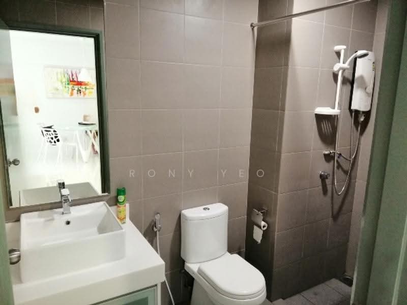 Kediaman Servis untuk Dijual di Mercu Summer Suites - Rony Yeo - Bathroom - PropertyGuru.com.my