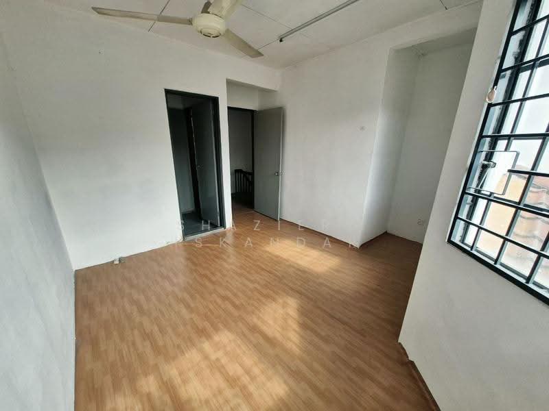 2-storey Terraced House for Sale in Taman Industri Bolton (Batu Caves) - Shaziery Iskandar - PropertyGuru.com.my