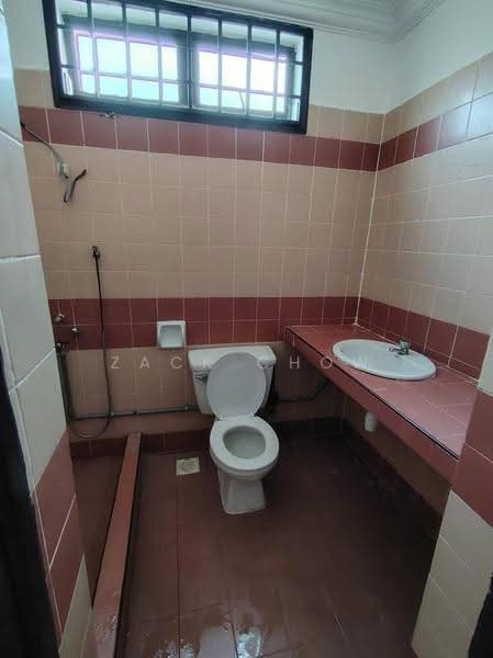 Rumah Teres 2-Tingkat untuk Dijual di Taman Mount Austin (Tebrau) - Zack Chow - Bathroom - PropertyGuru.com.my