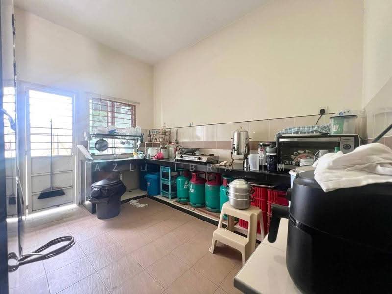 2-storey Terraced House for Sale in Taman Mutiara Rinching (Semenyih) - Azli Ibrahim - Kitchen - PropertyGuru.com.my
