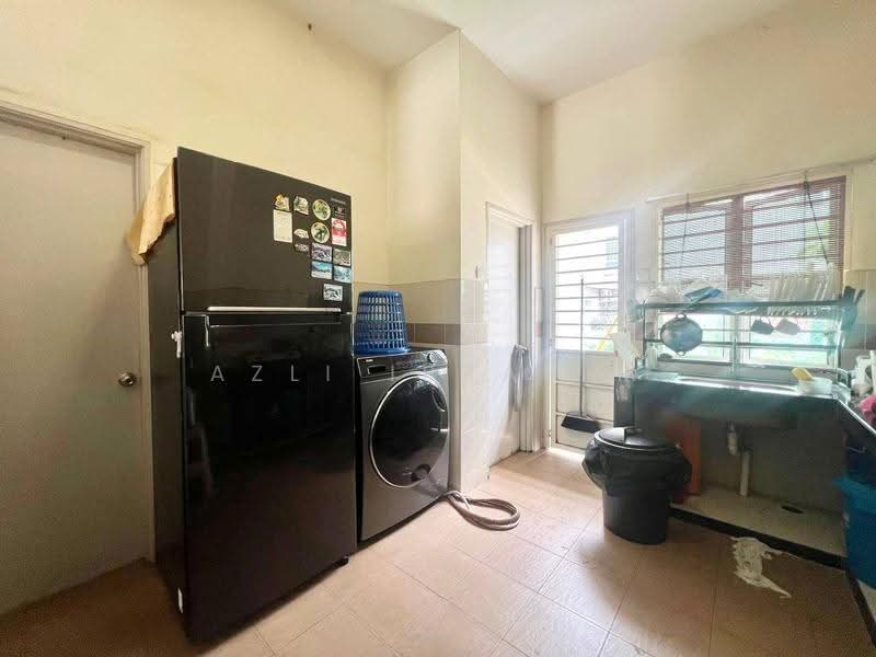2-storey Terraced House for Sale in Taman Mutiara Rinching (Semenyih) - Azli Ibrahim - Kitchen - PropertyGuru.com.my