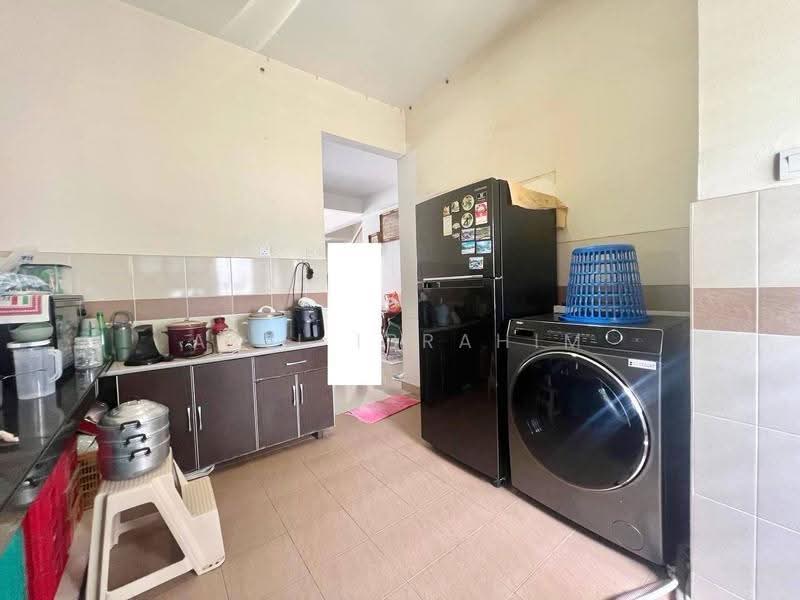 2-storey Terraced House for Sale in Taman Mutiara Rinching (Semenyih) - Azli Ibrahim - Kitchen - PropertyGuru.com.my