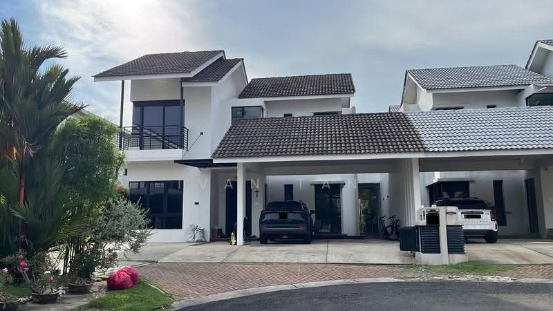 Rumah Berkembar untuk Dijual di Lake Edge (Puchong) - Ivan Tan - Exterior - PropertyGuru.com.my