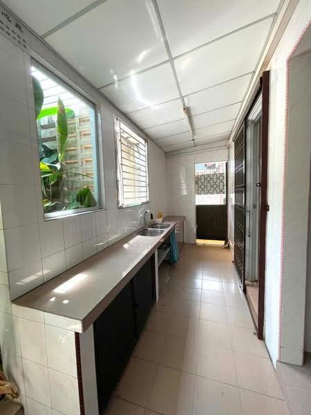 Semi-Detached House for Rent in Taman Pelangi (Johor Bahru) - YY Tey - Kitchen - PropertyGuru.com.my