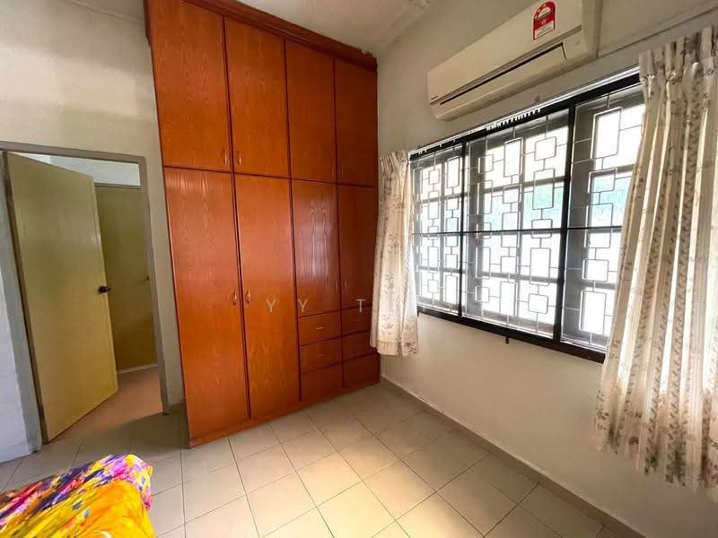 Semi-Detached House for Rent in Taman Pelangi (Johor Bahru) - YY Tey - Bedroom - PropertyGuru.com.my