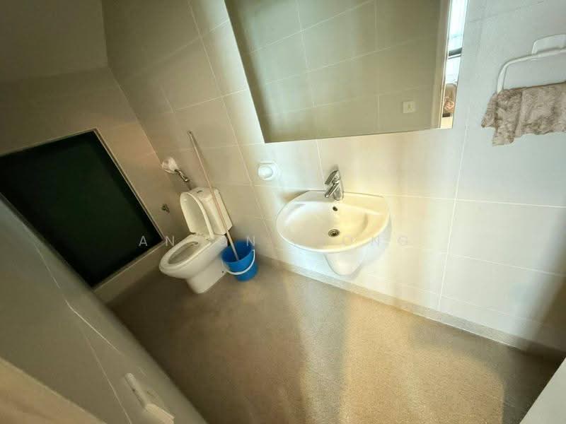 Kediaman Servis untuk Dijual di Sky Loft Premium Suites - Anson Hiong - Bathroom - PropertyGuru.com.my