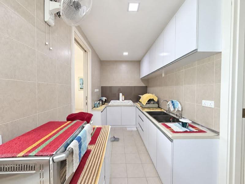 Kediaman Servis untuk Dijual di The Greens - Yin Peng . - Kitchen - PropertyGuru.com.my