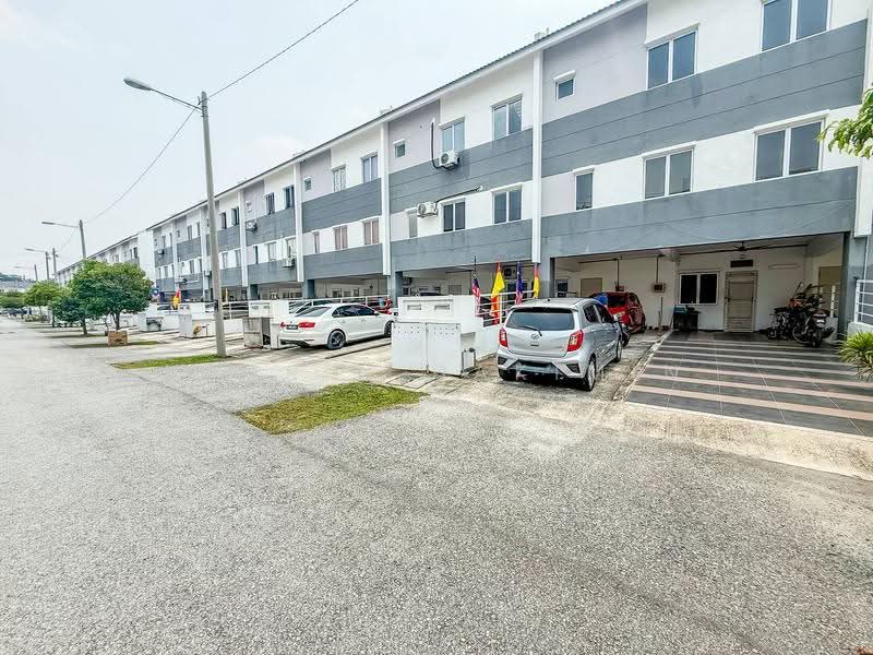 Townhouse for Sale in Saujana Utama (Selangor) - Nazrin Hakimin - Exterior - PropertyGuru.com.my