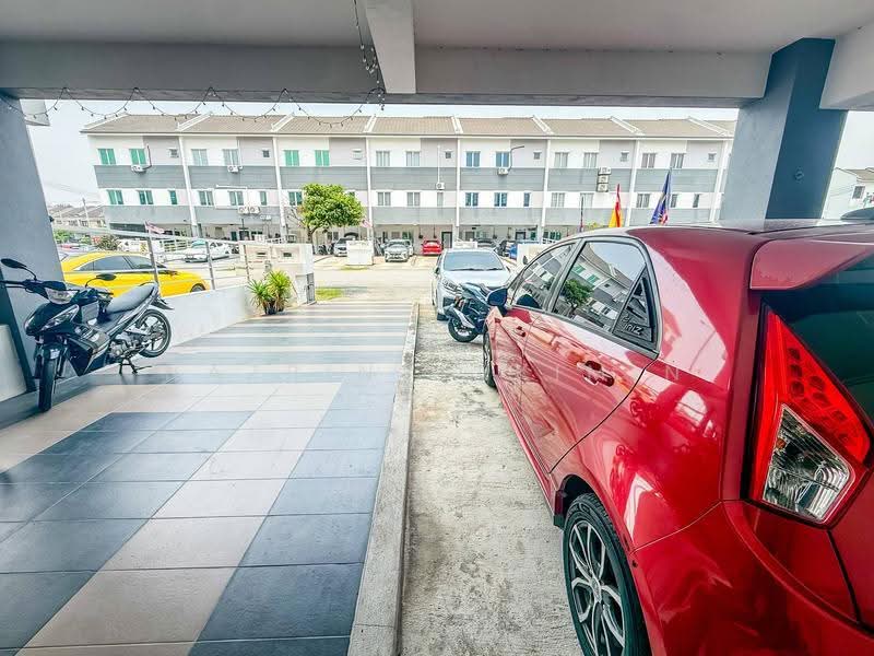 Townhouse for Sale in Saujana Utama (Selangor) - Nazrin Hakimin - Exterior - PropertyGuru.com.my
