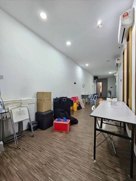 Shop / Office for Rent in Taman Molek (Johor Bahru) - Coco Lee - Interior - PropertyGuru.com.my