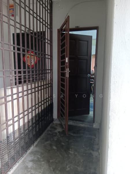 Rumah Flat untuk Dijual di Perumahan Rakyat Lima Kedai - Alyssa Yong - Entrance - PropertyGuru.com.my