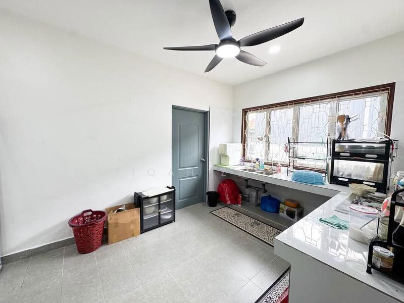 Bungalow House untuk Dijual di Taman Ampang Utama (Ampang) - Afiqah zaidi - Kitchen - PropertyGuru.com.my