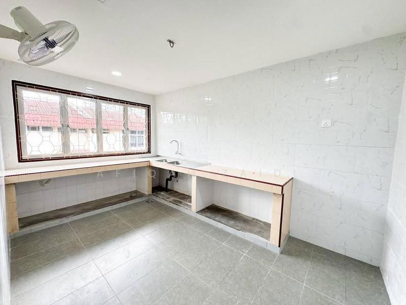 Bungalow House untuk Dijual di Taman Ampang Utama (Ampang) - Afiqah zaidi - Kitchen - PropertyGuru.com.my