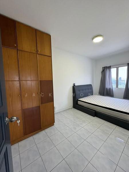 Kondominium untuk Dijual di Endah Regal Condominium - Jacky Wong - Bedroom - PropertyGuru.com.my