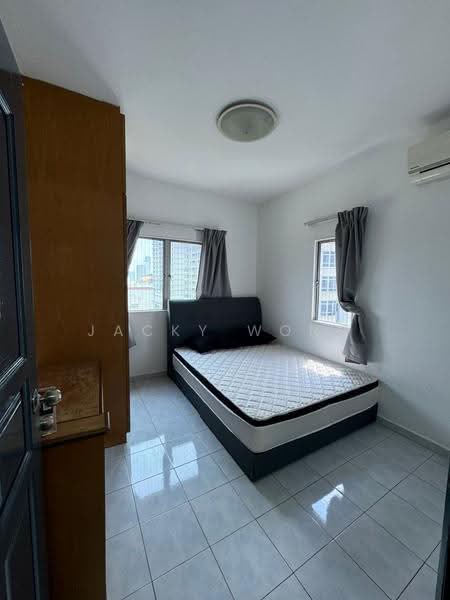 Kondominium untuk Dijual di Endah Regal Condominium - Jacky Wong - Bedroom - PropertyGuru.com.my