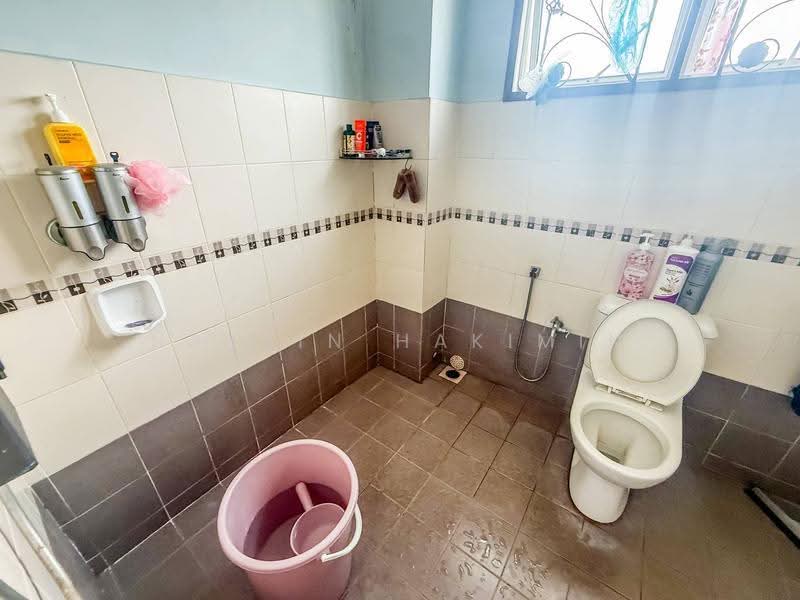Terraced House for Sale in Saujana Rawang (Rawang) - Nazrin Hakimin - Bathroom - PropertyGuru.com.my