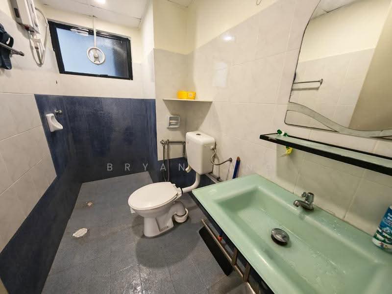 Kondominium untuk Dijual di Lakeside Tower - Bryan Teng - Bathroom - PropertyGuru.com.my