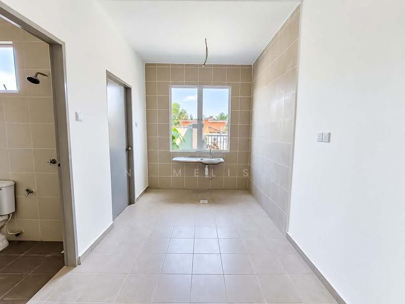 2-storey Terraced House for Sale in Taman Bakti YNS (Labu) - N. Melisa - Bathroom - PropertyGuru.com.my