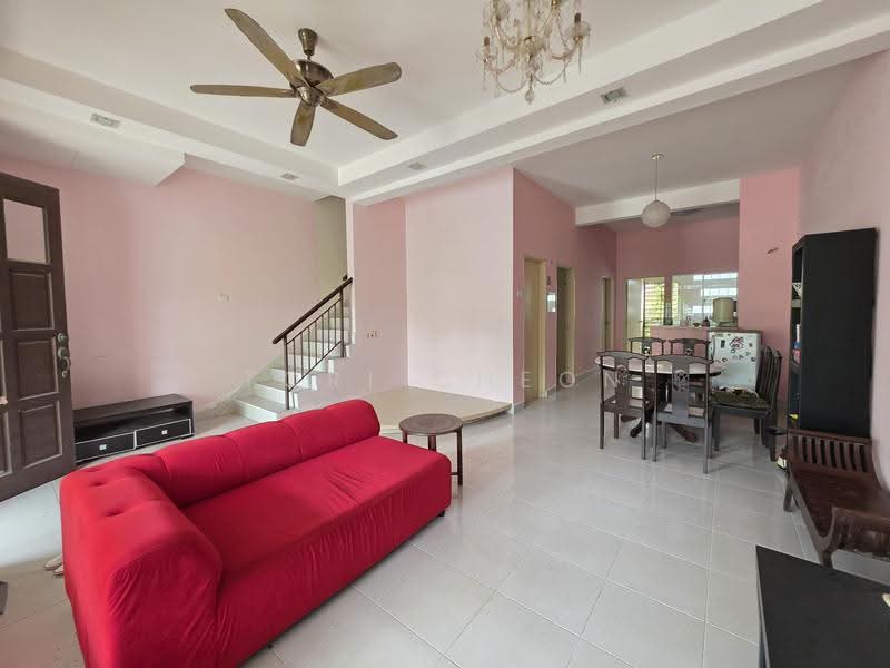 2-storey Terraced House for Sale in Taman Seri Austin (Tebrau) - Tori Cheon - Living Room - PropertyGuru.com.my