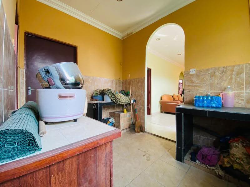 Rumah Berkembar untuk Dijual di Taman Panchor Jaya (Paroi) - Halim HP - Kitchen - PropertyGuru.com.my