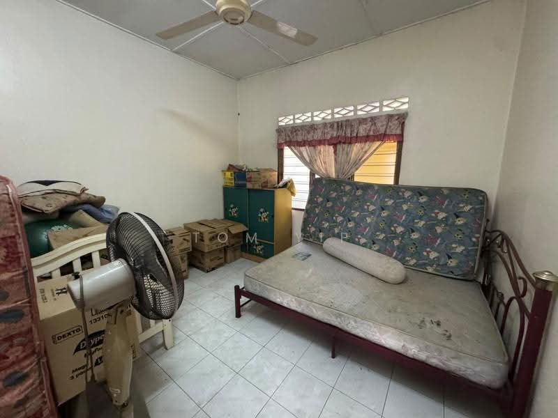 Bungalow House untuk Dijual di Batu Arang (Selangor) - Tom Yip - Bedroom - PropertyGuru.com.my
