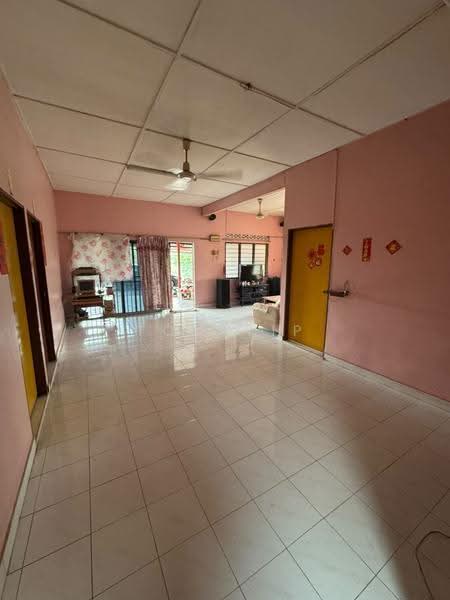 Bungalow House untuk Dijual di Batu Arang (Selangor) - Tom Yip - Living Room - PropertyGuru.com.my