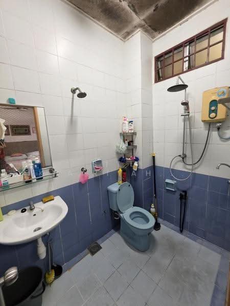 Rumah Teres 2-Tingkat untuk Dijual di Subang Bestari (Shah Alam) - SITI KHAIRIYAH JAAFAR - Bathroom - PropertyGuru.com.my