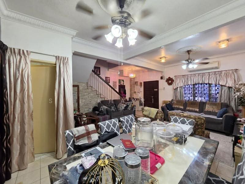 Rumah Teres 2-Tingkat untuk Dijual di Subang Bestari (Shah Alam) - SITI KHAIRIYAH JAAFAR - Living Room - PropertyGuru.com.my