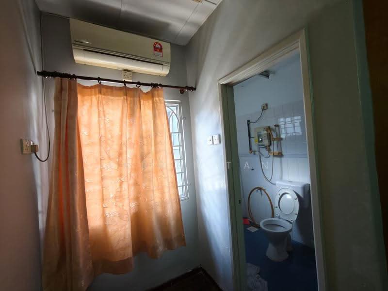2-storey Terraced House for Rent in Taman Sentosa (Klang) - Jarren Tan - Bathroom - PropertyGuru.com.my