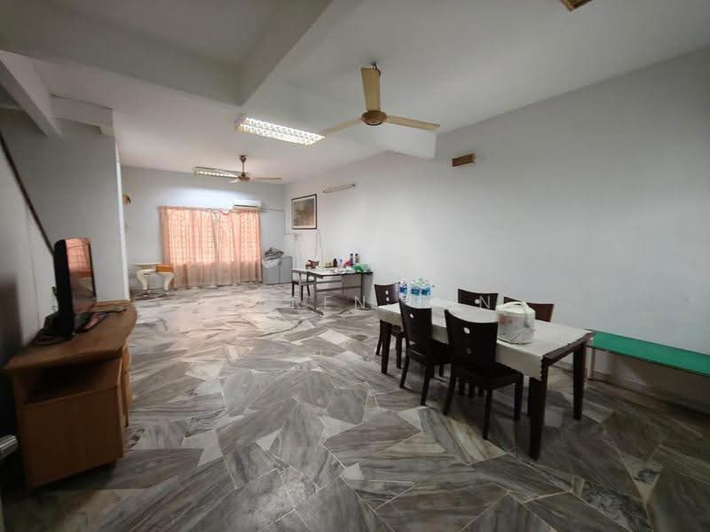 2-storey Terraced House for Rent in Taman Sentosa (Klang) - Jarren Tan - Living Room - PropertyGuru.com.my