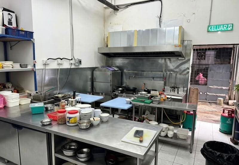 Shop for Rent in Bandar Sungai Long (Selangor) - Sammeane . - Kitchen - PropertyGuru.com.my