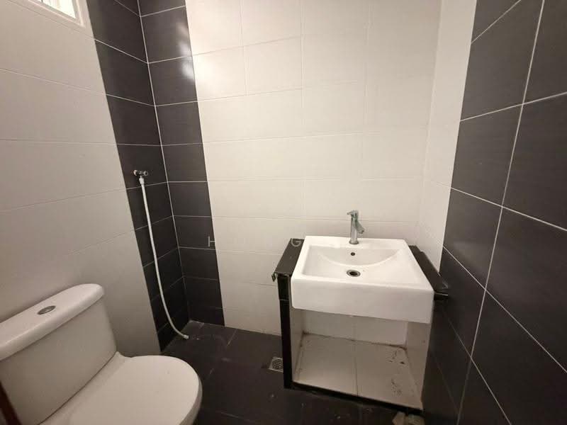 Rumah Teres 2-Tingkat untuk Dijual di Sungai Ara (Penang) - Hong . - Bathroom - PropertyGuru.com.my