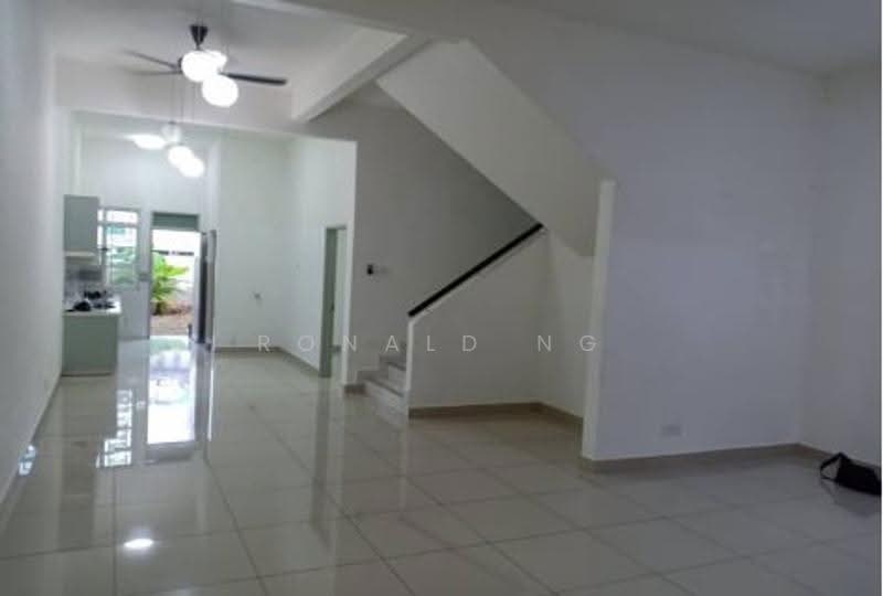 2-storey Terraced House for Rent in Relau (Sungai Ara) - Ronald Ng - Living Room - PropertyGuru.com.my