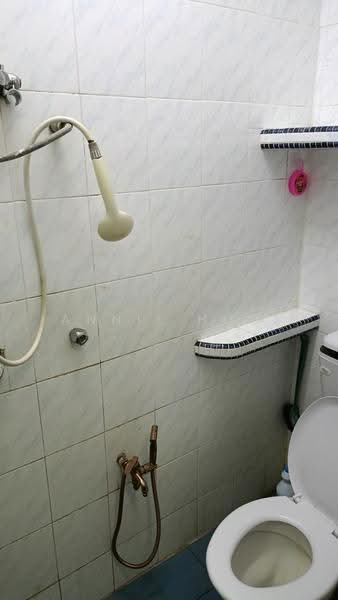 Pangsapuri untuk Disewa di Teratai Mewah Apartment Block 4 & 6 - Annie How - Bathroom - PropertyGuru.com.my