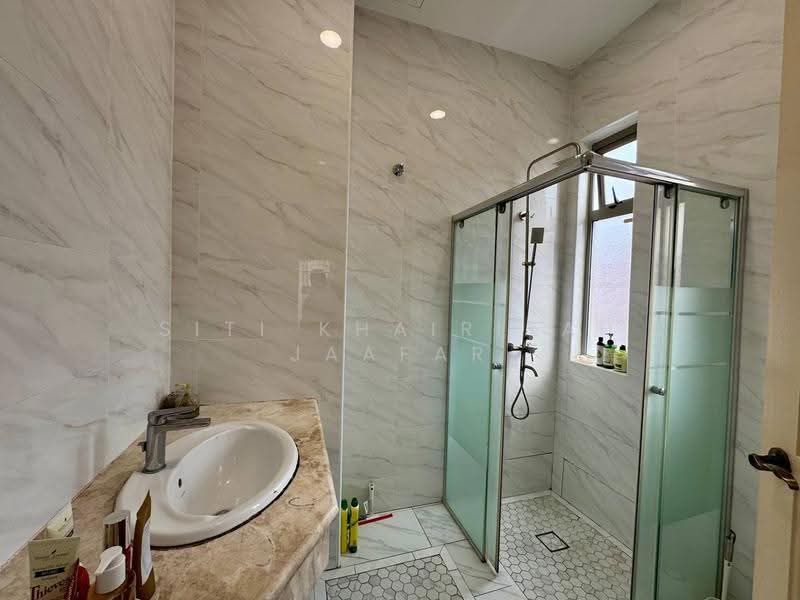 Rumah Berkembar untuk Dijual di Bukit Jelutong (Shah Alam) - SITI KHAIRIYAH JAAFAR - Bathroom - PropertyGuru.com.my