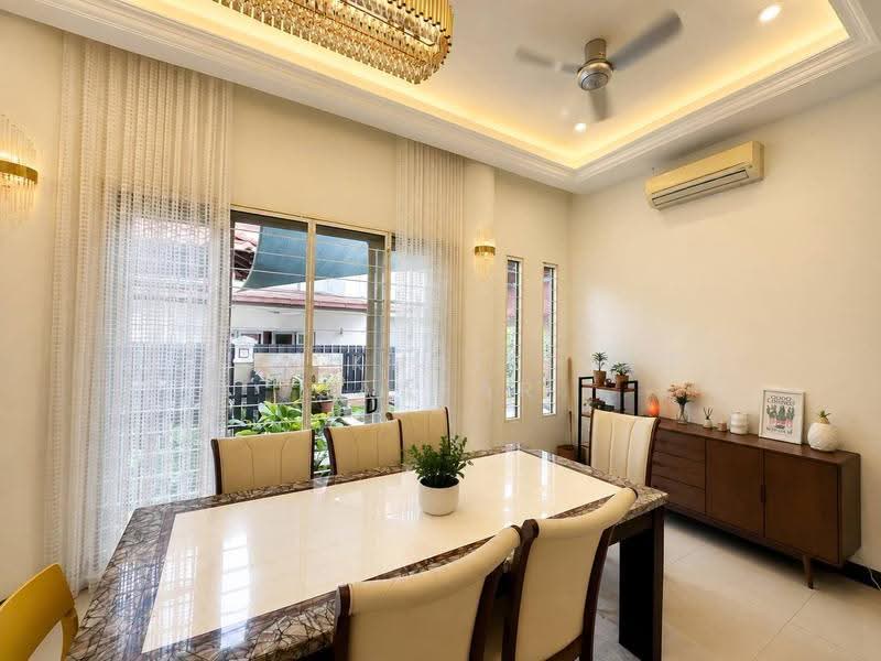 Rumah Berkembar untuk Dijual di Bukit Jelutong (Shah Alam) - SITI KHAIRIYAH JAAFAR - Dining Room - PropertyGuru.com.my