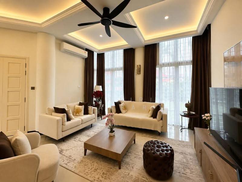 Rumah Berkembar untuk Dijual di Bukit Jelutong (Shah Alam) - SITI KHAIRIYAH JAAFAR - Living Room - PropertyGuru.com.my