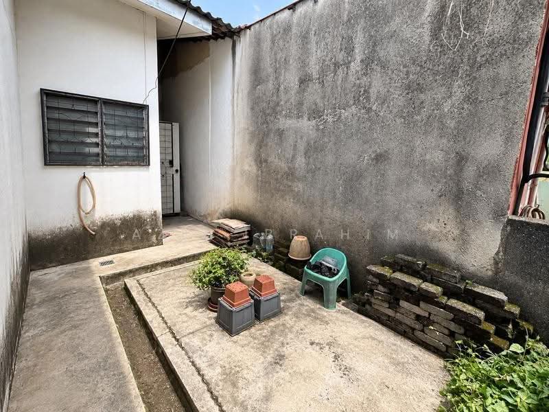 Rumah Teres 1-Tingkat untuk Dijual di Bandar Baru Sungai Buloh (Sungai Buloh) - Azli Ibrahim - Exterior - PropertyGuru.com.my